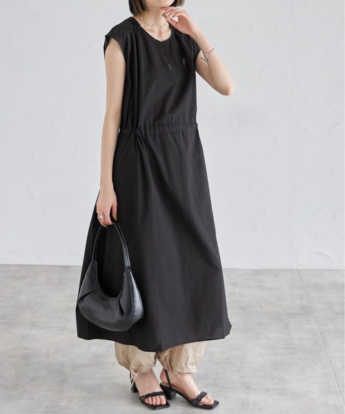 each(イーチ)の「綿麻ウエストベルトキーネックワンピース(ワンピース・レディース・ブラック/ベージュ・FREE)」の19枚目の写真
