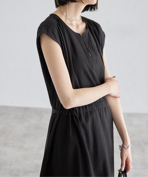 each(イーチ)の「綿麻ウエストベルトキーネックワンピース(ワンピース・レディース・ブラック/ベージュ・FREE)」の20枚目の写真