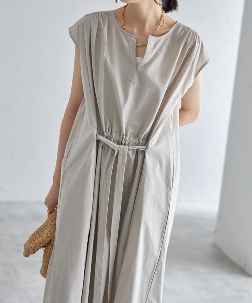 each(イーチ)の「綿麻ウエストベルトキーネックワンピース(ワンピース・レディース・ブラック/ベージュ・FREE)」の6枚目の写真