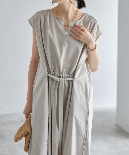 each(イーチ)の「綿麻ウエストベルトキーネックワンピース(ワンピース・レディース・ブラック/ベージュ・FREE)」の3枚目の写真