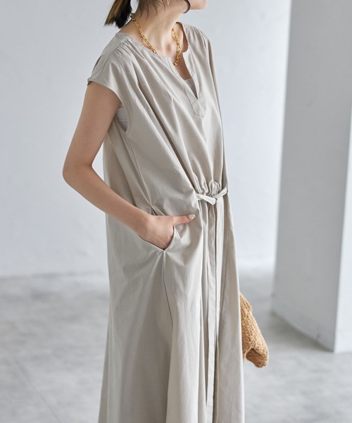 each(イーチ)の「綿麻ウエストベルトキーネックワンピース(ワンピース・レディース・ブラック/ベージュ・FREE)」の5枚目の写真