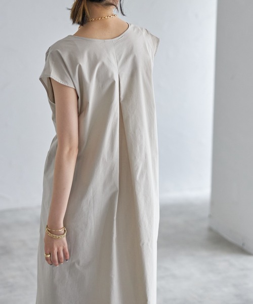 each(イーチ)の「綿麻ウエストベルトキーネックワンピース(ワンピース・レディース・ブラック/ベージュ・FREE)」の4枚目の写真