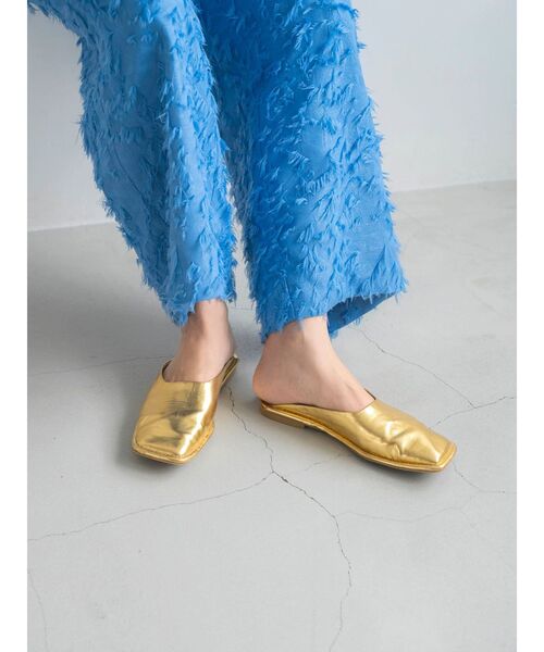 Ungrid（アングリッド）の「スクエアトゥフラットシューズ（ローファー・レディース・レッド/ゴールド/ブラック・L/M/S）」の4枚目の写真