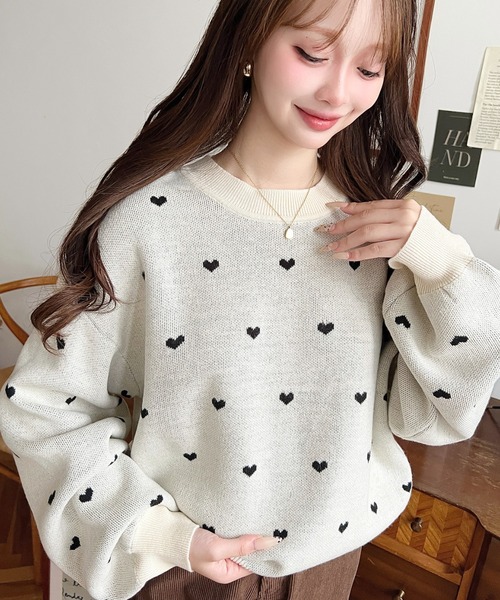 moment+（モーメントプラス）の「クルーネックハート柄ジャガード