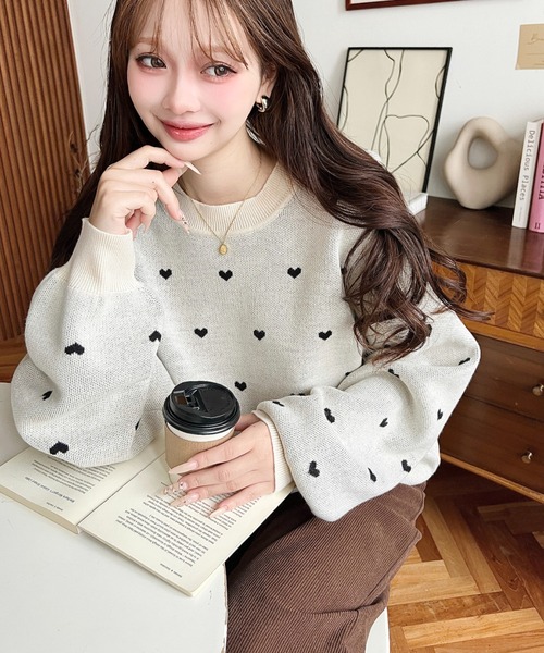 moment+（モーメントプラス）の「クルーネックハート柄ジャガード