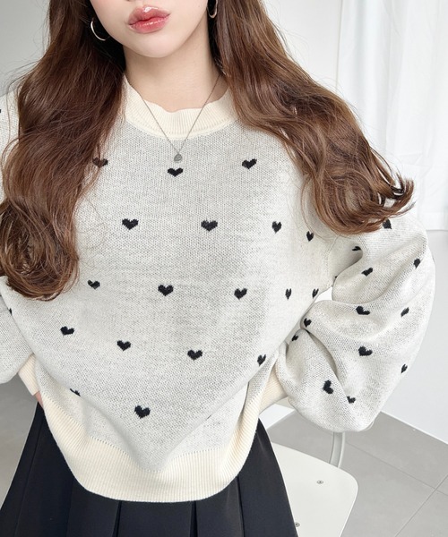 moment+（モーメントプラス）の「クルーネックハート柄ジャガード