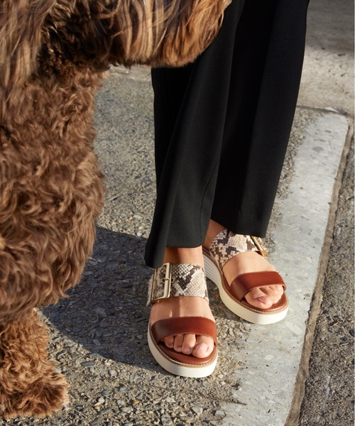 COLE HAAN（コールハーン）の「オリジナルグランド プラットフォーム スライド womens（サンダル・レディース・ベージュ・6.5/8/6/7.5/7/5.5）」の2枚目の写真