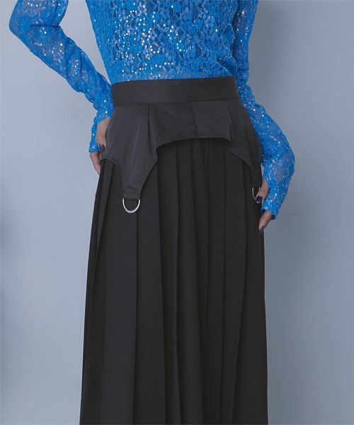 miette（ミエット）の「ガーターデザインプリーツスカート（スカート・レディース・チャコール/ブラック・FREE）」の4枚目の写真