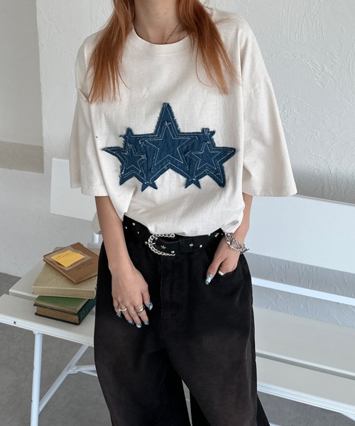 sedacle（セダクル）の「デニムスターアップリケT（Tシャツ/カットソー・メンズ・チャコールグレー/ブラウン/アイボリー・LARGE/SMALL/MEDIUM）」の2枚目の写真