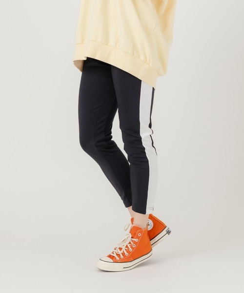 FILA(フィラ)の「裏起毛ジャージ ロングパンツ(その他パンツ・レディース・ネイビー/ブラック/ネイビー系/ブラック×ブラック/ブラック系その他・MEDIUM/LARGE/X-LARGE)」の2枚目の写真