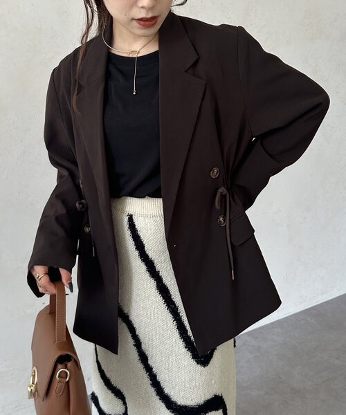 Thevon（ゼボン）の「ウエストドロストテーラードジャケット（テーラードジャケット・レディース・ネイビー/ベージュ/ブラウン・FREE）」の2枚目の写真
