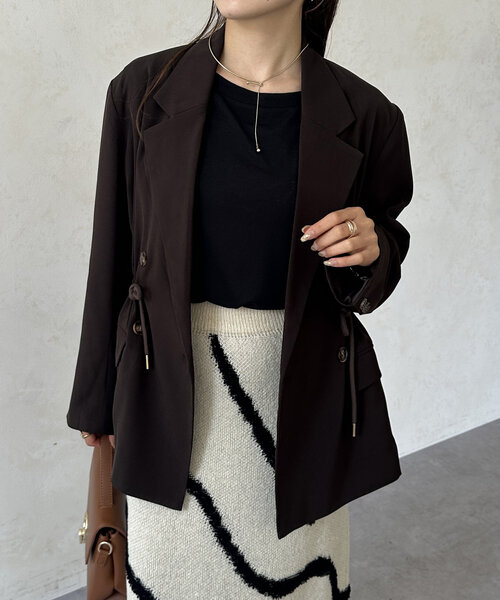 Thevon（ゼボン）の「ウエストドロストテーラードジャケット（テーラードジャケット・レディース・ネイビー/ベージュ/ブラウン・FREE）」の4枚目の写真