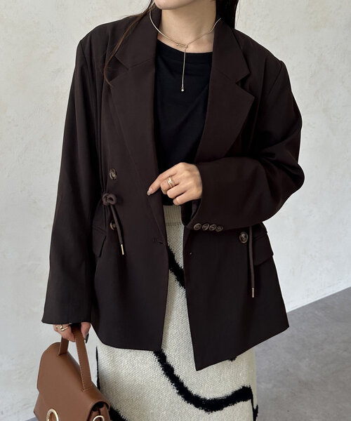 Thevon（ゼボン）の「ウエストドロストテーラードジャケット（テーラードジャケット・レディース・ネイビー/ベージュ/ブラウン・FREE）」の5枚目の写真