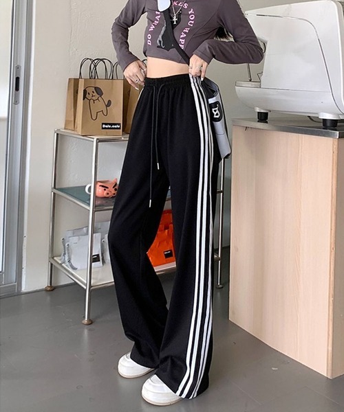 INASTUDIOS(イーナストゥディオス)の「ライン トラックパンツ レディース(その他パンツ・レディース・カーキ/ネイビー/ブラック・SMALL/MEDIUM/LARGE)」の6枚目の写真