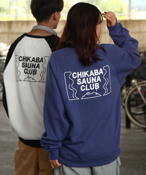 CHIKABA(チカバ)の「【CHIKABA SAUNA CLUB】 プリント 長袖 ラグラン スウェット トレーナー(スウェット・レディース・ブラック/ホワイト×ブラック/ホワイト×ブルー/杢グレー/ブルー/アイボリー系/グレー系/オートミール/ブラック系/ブルー系/ホワイト・MEDIUM/LARGE)」の11枚目の写真