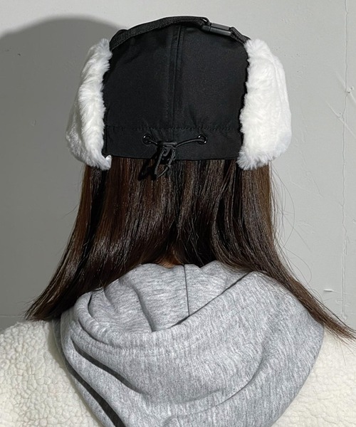 DAY CLOSET(デイ クローゼット)の「レディース ミリタリーボアフライトキャップ 耳当て付き(ニットキャップ/ビーニー・レディース・ブラック/ベージュ・ONE SIZE)」の7枚目の写真