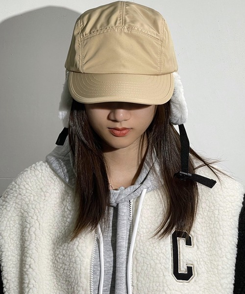 DAY CLOSET(デイ クローゼット)の「レディース ミリタリーボアフライトキャップ 耳当て付き(ニットキャップ/ビーニー・レディース・ブラック/ベージュ・ONE SIZE)」の13枚目の写真