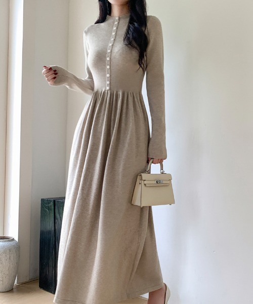 ECLIN(エクラン)の「フロントボタンAラインニットワンピース(ワンピース・レディース・チャコールグレー/モカ/ベージュ/ブラウン/ブラック・FREE)」の8枚目の写真