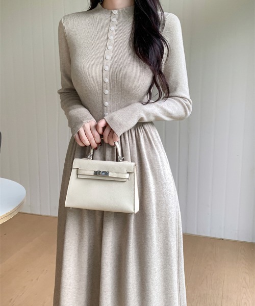 ECLIN(エクラン)の「フロントボタンAラインニットワンピース(ワンピース・レディース・チャコールグレー/モカ/ベージュ/ブラウン/ブラック・FREE)」の9枚目の写真