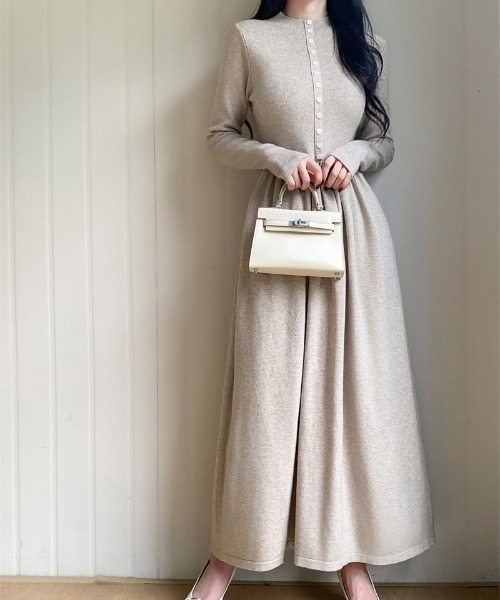 ECLIN(エクラン)の「フロントボタンAラインニットワンピース(ワンピース・レディース・チャコールグレー/モカ/ベージュ/ブラウン/ブラック・FREE)」の11枚目の写真