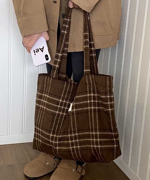 Vipoa（ヴィポア）の「check flannel tote bag（トートバッグ・レディース・A/B/C/D/E/F/G・FREE）」の6枚目の写真