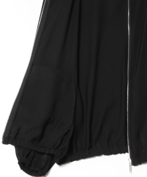 INTERPLANET(インタープラネット)の「ダブルクロスブルゾン(ブルゾン・レディース・ライトグレー/カーキ/ブラック・FREE)」の4枚目の写真