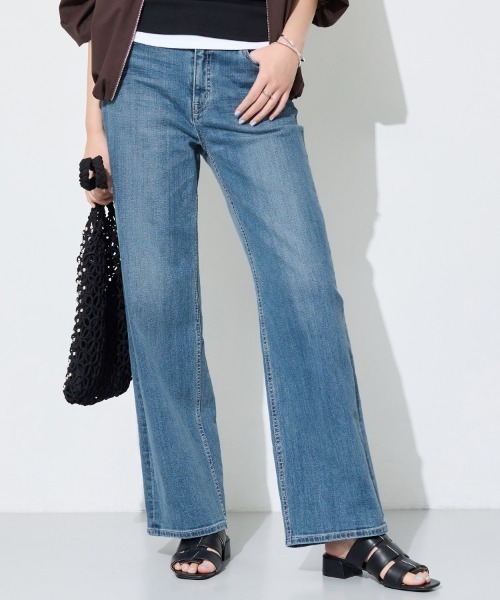 INDIVI（インディヴィ）の「【褒められデニム】ワイドストレート デニムパンツ（デニムパンツ・レディース・クリアブルー/ホワイト/ブラック/ネイビー/チャコールグレー/ライトグレー/ブルー系その他7/ブルー系5/ホワイト系6・03/05/12/13/15 /19/34/36/38/40/42）」の9枚目の写真