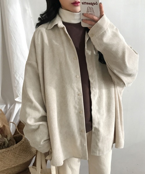 Doux Belle(ドゥーベル)の「オーバーサイズコーデュロイシャツ(シャツ/ブラウス・レディース・ブルー/グレー/アイボリー・FREE)」の13枚目の写真