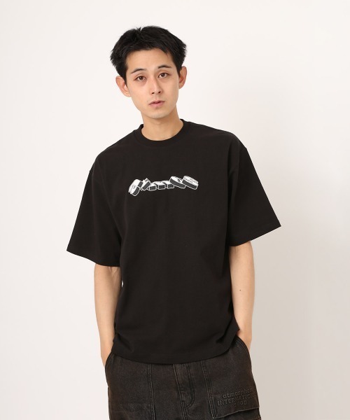 atmos（アトモス）の「atmos Block Logo T-shirt / アトモス ブロック ロゴ Tシャツ（Tシャツ/カットソー・メンズ・ブラック/ブルー/ホワイト・XL/M/L）」の2枚目の写真