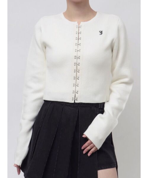 jouetie（ジュエティ）の「フロントホックカーディガン（カーディガン/ボレロ・レディース・アイボリー/ブラック/ブルー・MEDIUM）」の7枚目の写真