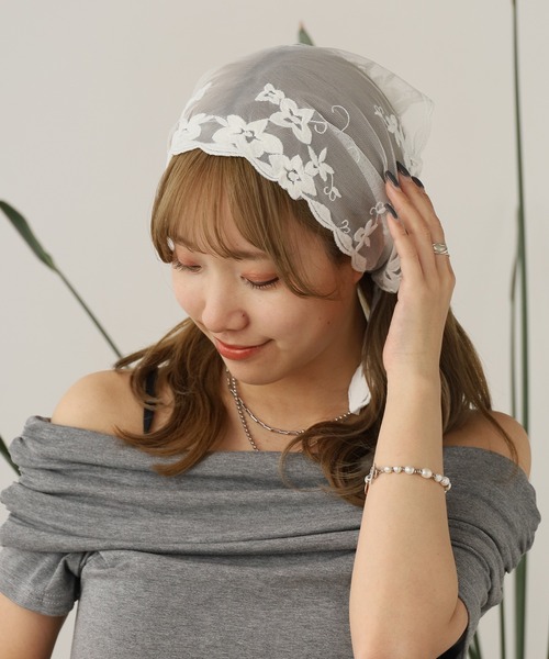 セール】花柄レース カチーフ 刺繍かぎ編み 三角スカーフ