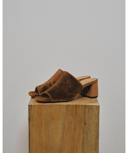 TODAYFUL（トゥデイフル）の「Square Velour Sandals（サンダル・レディース・キャメル/オリーブ・36inch/37inch/38inch）」の7枚目の写真