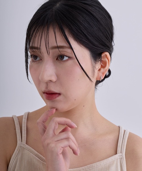 CALIN　STANDARD（カリンスタンダード）の「◆金属アレルギー対応◆◆made in japan◆【片手でスムースワンタッチ】ビジューライン　ミニスムースピアス（ピアス（両耳用）・レディース・ゴールド/ピンクゴールド/シルバー・FREE）」の4枚目の写真