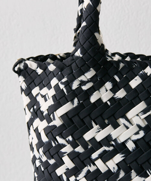 FEEL AND TASTE(フィールアンドテイスト)の「【FEEL AND TASTE(フィールアンドテイスト)】weaving minibucket Nylon/ミニバケットバッグ(トートバッグ・レディース・ブラック/ライトグレー/イエロー・FREE)」の14枚目の写真