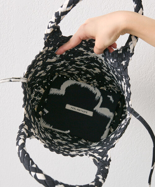 FEEL AND TASTE(フィールアンドテイスト)の「【FEEL AND TASTE(フィールアンドテイスト)】weaving minibucket Nylon/ミニバケットバッグ(トートバッグ・レディース・ブラック/ライトグレー/イエロー・FREE)」の15枚目の写真