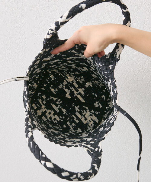 FEEL AND TASTE(フィールアンドテイスト)の「【FEEL AND TASTE(フィールアンドテイスト)】weaving minibucket Nylon/ミニバケットバッグ(トートバッグ・レディース・ブラック/ライトグレー/イエロー・FREE)」の16枚目の写真