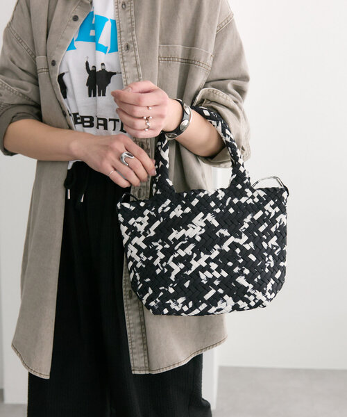 FEEL AND TASTE(フィールアンドテイスト)の「【FEEL AND TASTE(フィールアンドテイスト)】weaving minibucket Nylon/ミニバケットバッグ(トートバッグ・レディース・ブラック/ライトグレー/イエロー・FREE)」の21枚目の写真