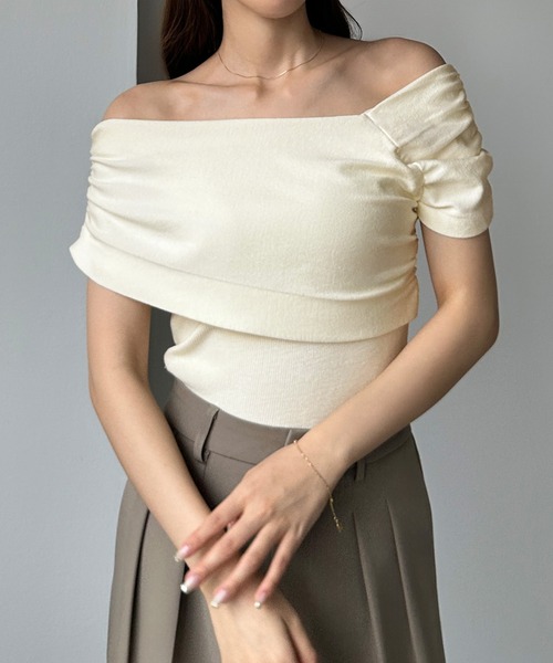 Louere(ルエレ)の「2wayネックドレープサマーニット(ニット/セーター・レディース・ホワイト/ブラック/アイボリー/モカ/チャコール/グレイッシュベージュ/ネイビー・LARGE/MEDIUM/SMALL)」の16枚目の写真