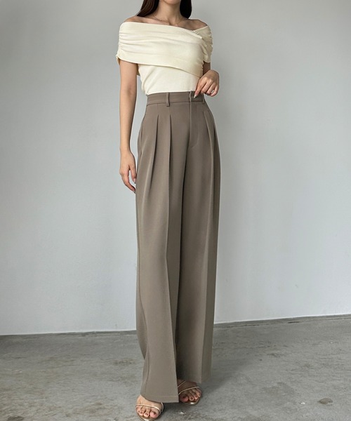 Louere(ルエレ)の「2wayネックドレープサマーニット(ニット/セーター・レディース・ホワイト/ブラック/アイボリー/モカ/チャコール/グレイッシュベージュ/ネイビー・LARGE/MEDIUM/SMALL)」の17枚目の写真