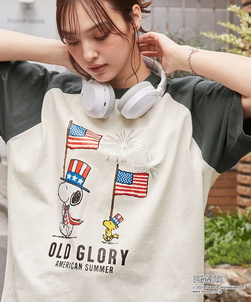 PEANUTS(ピーナッツ)の「【PEANUTS / SNOOPY】別注 ピーナッツ スヌーピー ヴィンテージプリント オーバーサイズ半袖Tシャツ(Tシャツ/カットソー・レディース・グレイッシュベージュ/オフホワイト/ワイン系/スミクロ/ネイビー/ブラック系/ブラック系2/ブラウン/ホワイト系/ブルー系/ブラック系3/ホワイト系2・M/L)」の15枚目の写真