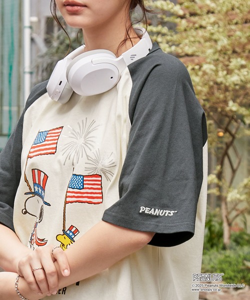 PEANUTS(ピーナッツ)の「【PEANUTS / SNOOPY】別注 ピーナッツ スヌーピー ヴィンテージプリント オーバーサイズ半袖Tシャツ(Tシャツ/カットソー・レディース・グレイッシュベージュ/オフホワイト/ワイン系/スミクロ/ネイビー/ブラック系/ブラック系2/ブラウン/ホワイト系/ブルー系/ブラック系3/ホワイト系2・M/L)」の17枚目の写真