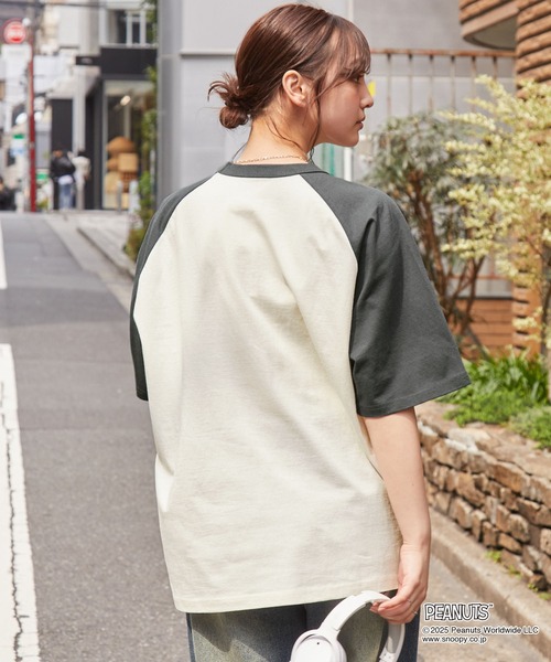 PEANUTS(ピーナッツ)の「【PEANUTS / SNOOPY】別注 ピーナッツ スヌーピー ヴィンテージプリント オーバーサイズ半袖Tシャツ(Tシャツ/カットソー・レディース・グレイッシュベージュ/オフホワイト/ワイン系/スミクロ/ネイビー/ブラック系/ブラック系2/ブラウン/ホワイト系/ブルー系/ブラック系3/ホワイト系2・M/L)」の18枚目の写真