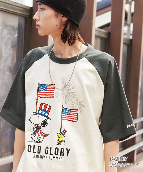 PEANUTS(ピーナッツ)の「【PEANUTS / SNOOPY】別注 ピーナッツ スヌーピー ヴィンテージプリント オーバーサイズ半袖Tシャツ(Tシャツ/カットソー・レディース・グレイッシュベージュ/オフホワイト/ワイン系/スミクロ/ネイビー/ブラック系/ブラック系2/ブラウン/ホワイト系/ブルー系/ブラック系3/ホワイト系2・M/L)」の21枚目の写真