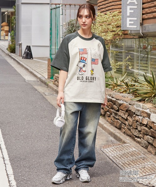 PEANUTS(ピーナッツ)の「【PEANUTS / SNOOPY】別注 ピーナッツ スヌーピー ヴィンテージプリント オーバーサイズ半袖Tシャツ(Tシャツ/カットソー・レディース・グレイッシュベージュ/オフホワイト/ワイン系/スミクロ/ネイビー/ブラック系/ブラック系2/ブラウン/ホワイト系/ブルー系/ブラック系3/ホワイト系2・M/L)」の19枚目の写真