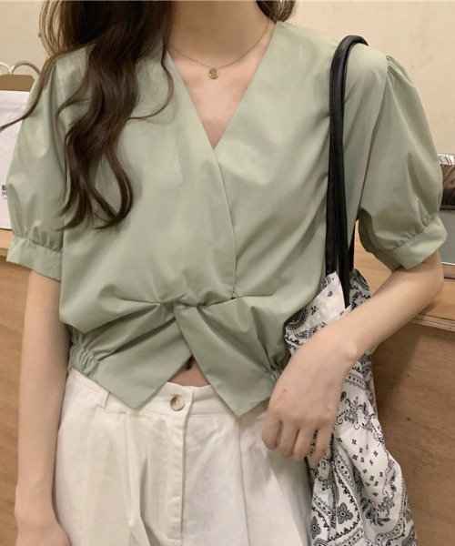 aremoi(アレモイ)の「【aremoi / アレモイ】Vネックパフスリーブブラウス(シャツ/ブラウス・レディース・グリーン/ホワイト・FREE)」の5枚目の写真