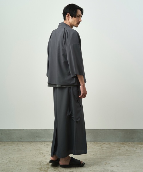 和ROBE（ワローブ）の「DOT AIR HANTEN TECH（カーディガン/ボレロ・メンズ・ダークグレー/ダークネイビー/ブラック・2/3）」の16枚目の写真