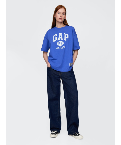 GAP(ギャップ)の「30th アニバーサリー オーバーサイズ GAPロゴTシャツ(Tシャツ/カットソー・レディース・オフホワイト/ブルー/ブラック/レッド・XS/S/M/L/XL/XXS)」の8枚目の写真