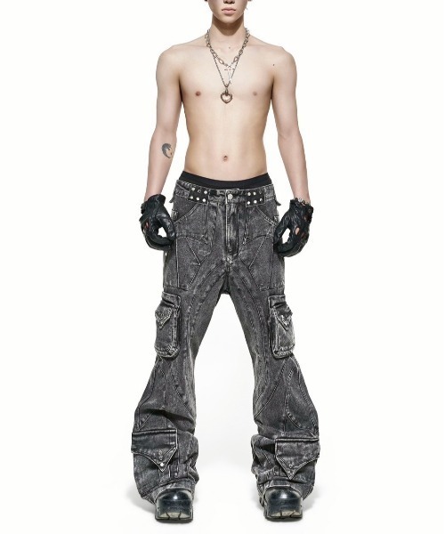 RICH(リッチ)の「【RICH】Grey Wash Cargo Flare Pants / 【リッチ】ウォッシュフレアカーゴデニムパンツ(デニムパンツ・メンズ・グレー・M/L/XL/XXL)」の1枚目の写真