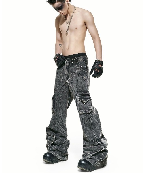RICH(リッチ)の「【RICH】Grey Wash Cargo Flare Pants / 【リッチ】ウォッシュフレアカーゴデニムパンツ(デニムパンツ・メンズ・グレー・M/L/XL/XXL)」の4枚目の写真