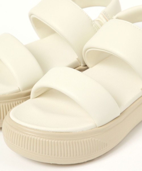 studio CLIP（スタディオクリップ）の「【PUMA】MAYU PAFFY SANDAL（サンダル・レディース・オフホワイト/ブラック・MEDIUM/LARGE）」の16枚目の写真